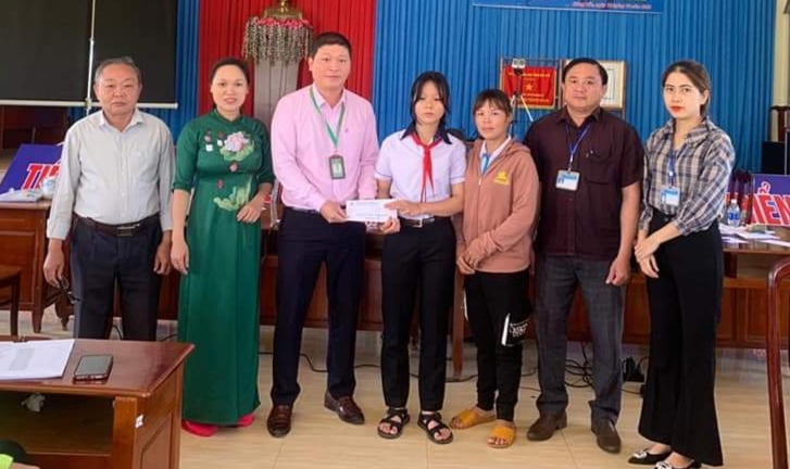 Hội Liên Hiệp Phụ Nữ Xã Ea Knuêc Đồng Hành Với Chương Trình “Cặp Lá Yêu Thương”
